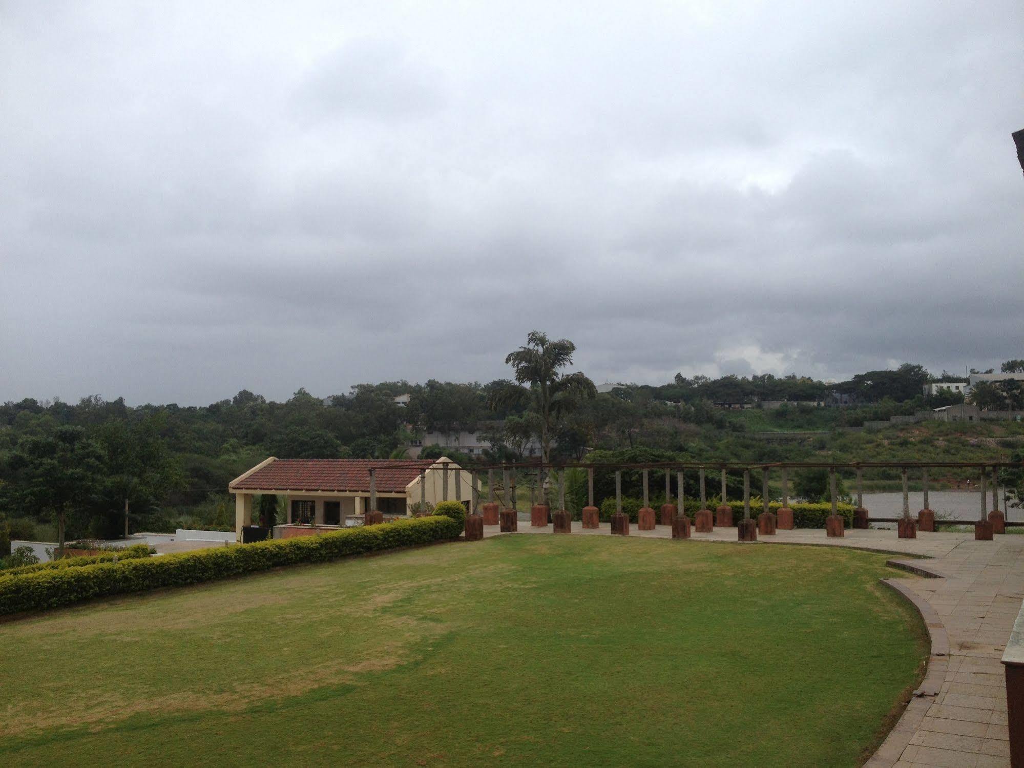 Cotton County Club And Resort Hubli Exterior photo